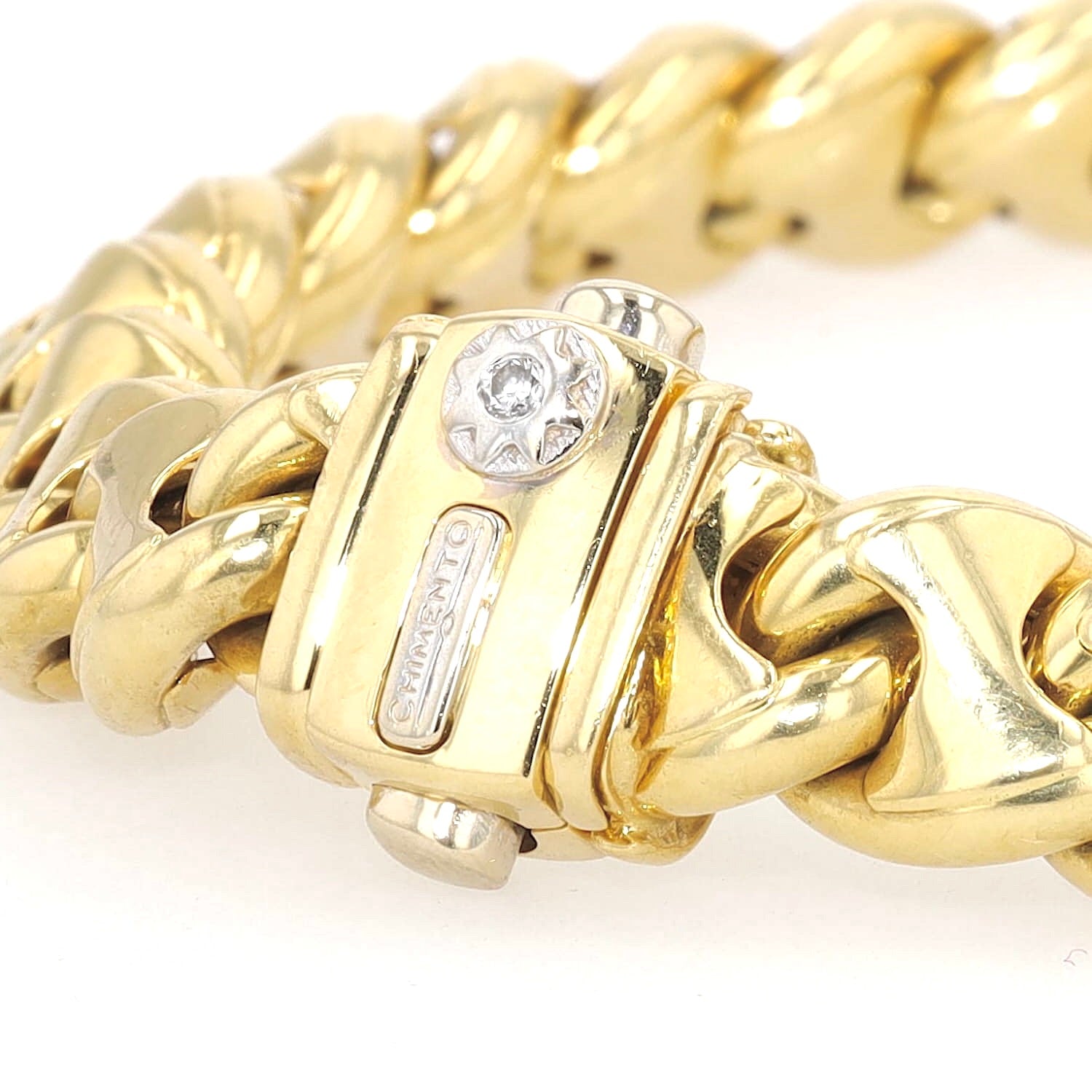 Chimento bracelet in 750 yellow gold with a brilliants, lock close-up