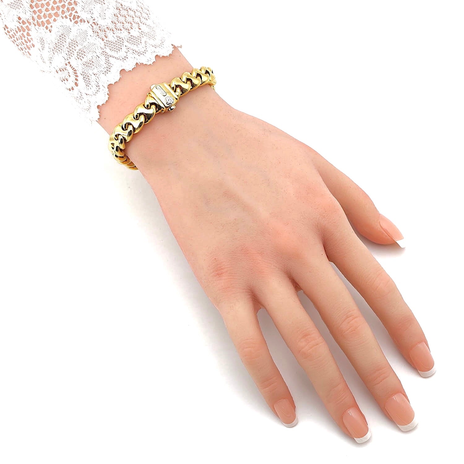 Chimento bracelet in 750 yellow gold with a brilliants, on the arm