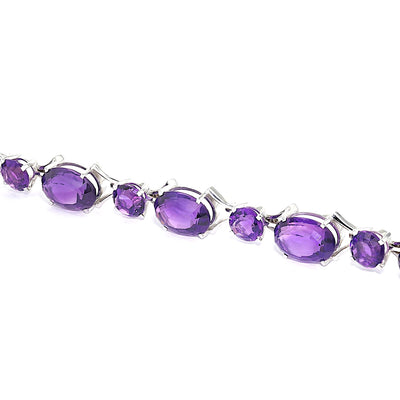 Bracelet in 750 white gold with amethysts, turned horizontally to the left