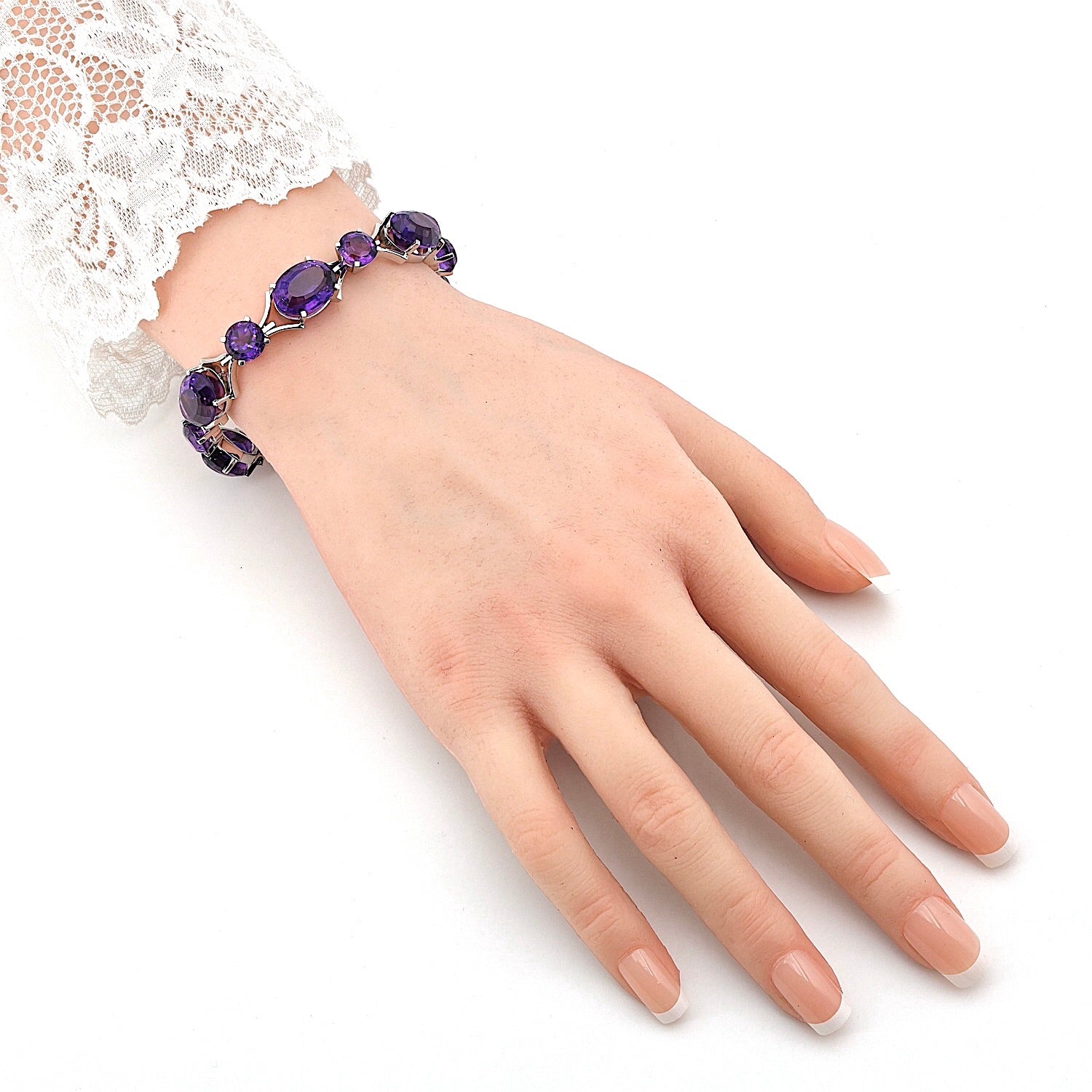 Bracelet in 750 white gold with amethysts, on the arm