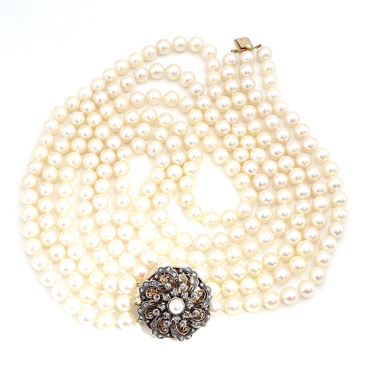 Large cultured pearl necklace with a gold lock, France circa 1800 with diamonds, horizontal plan view 1