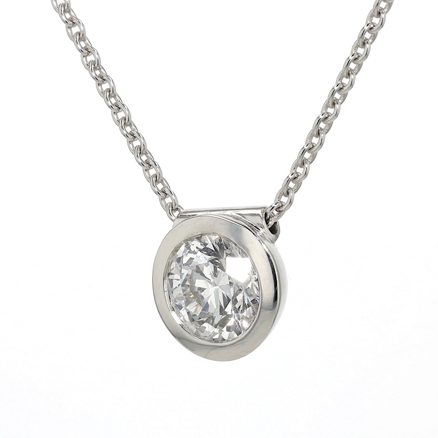 Necklace with a pendant in 750 white gold with a brilliants 1.11 ct, hanging rotated left Close-up