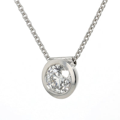 Necklace with a pendant in 750 white gold with a brilliants 1.11 ct, hanging rotated left Close-up