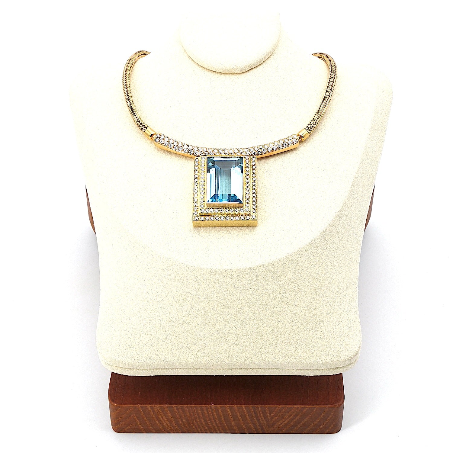 Necklace in 750 yellow gold with a blue precious topaz and brilliants, on the bust