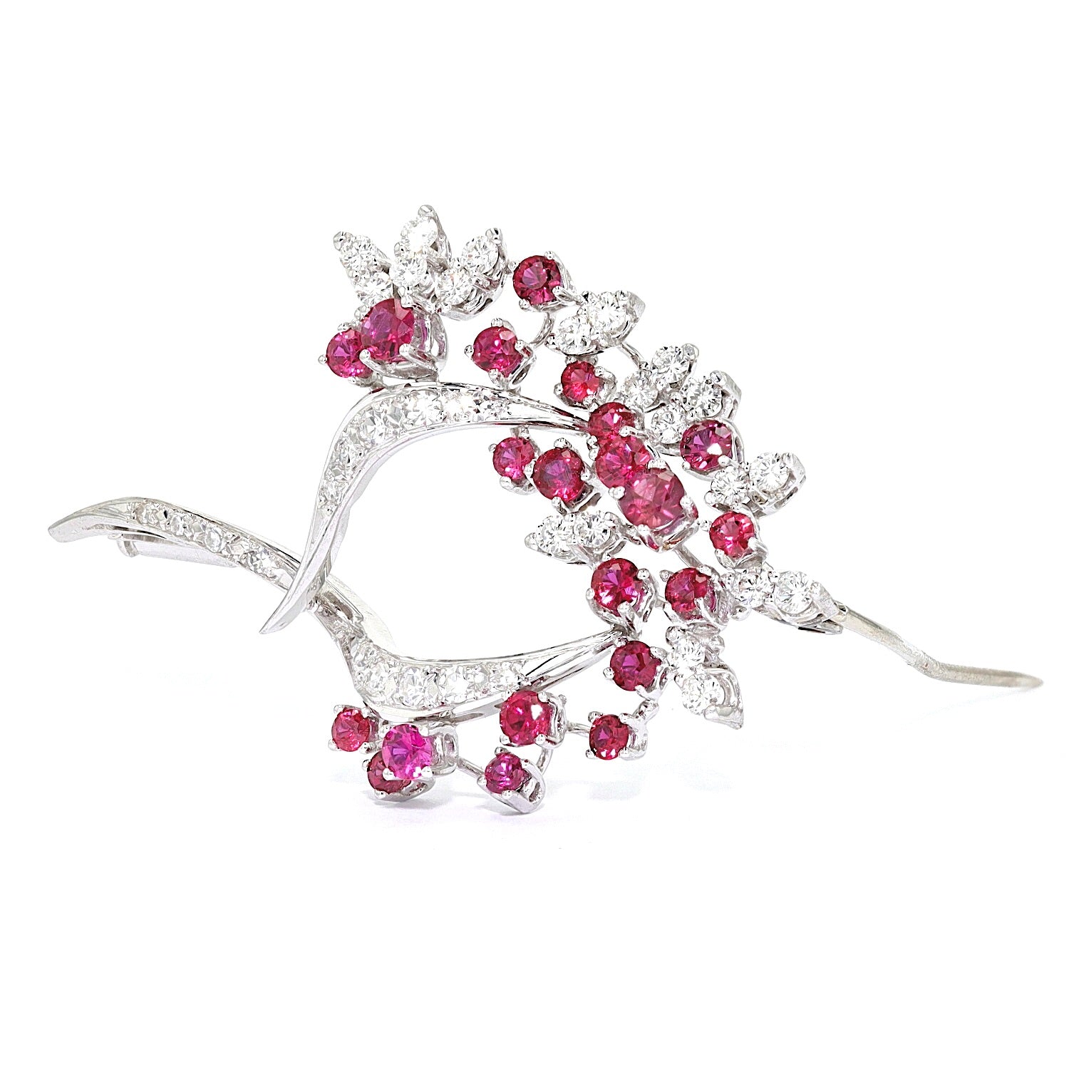 Vintage brooch in 750 white gold with rubies, brilliants and diamonds, standing inks turned