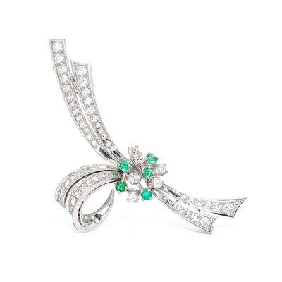 Brooch in 750 white gold with brilliants, diamonds and emeralds, standing frontal