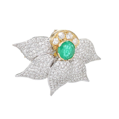 Pendant / brooch in 750 gold with brilliants and an emerald, hanging turned to the right