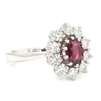 Ring in 585 white gold with a Ruby 1.1 ct and brilliants, total approx. 0.80 ct, turned horizontally to the right