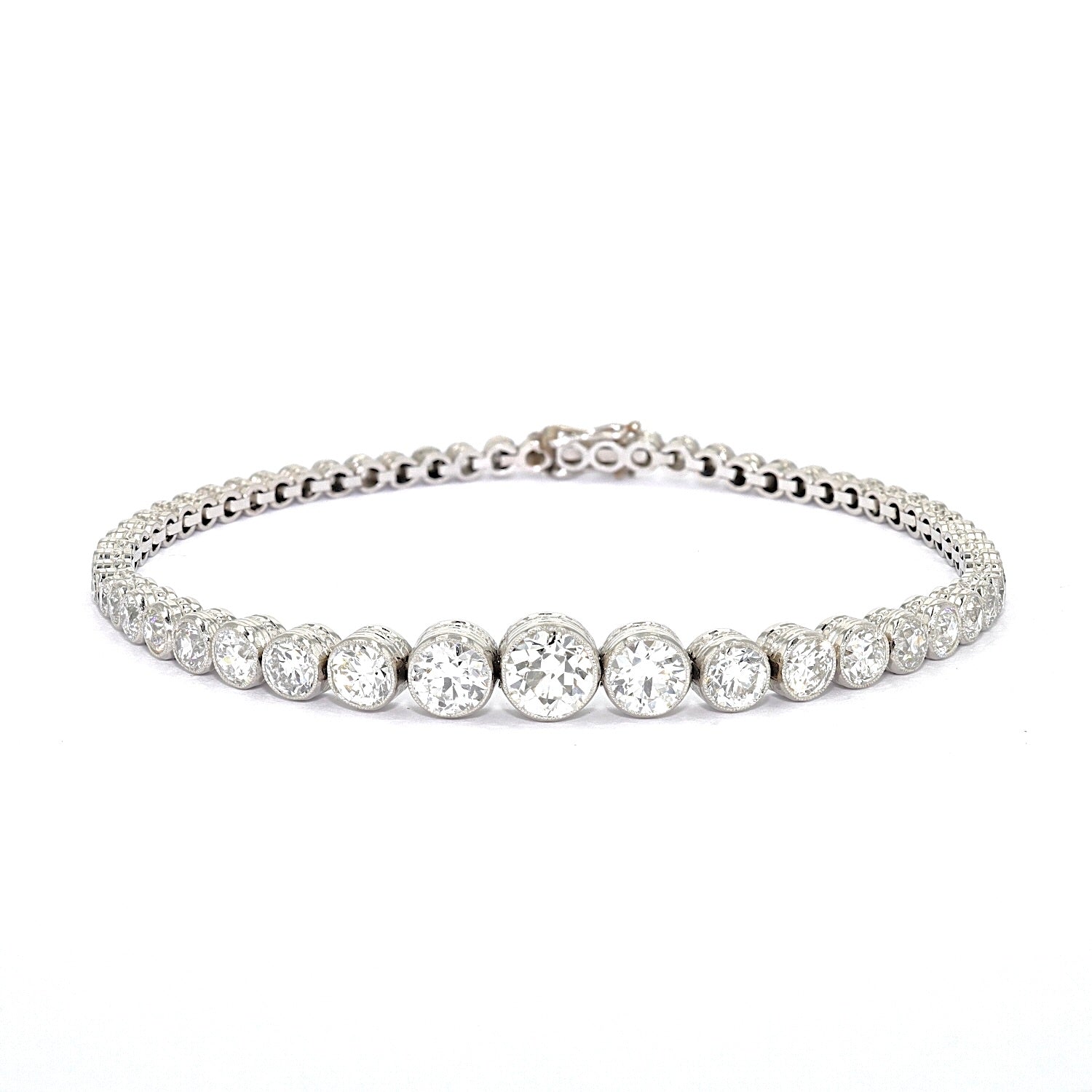 Art Deco tennis bracelet in platinum with a total of approx. 5.1 ct diamonds, lying frontally