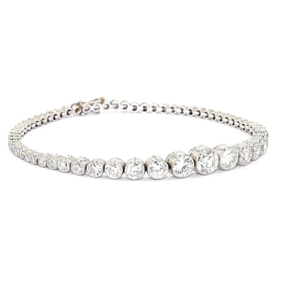 Art Deco tennis bracelet in platinum with a total of approx. 5.1 ct diamonds, turned horizontally to the right