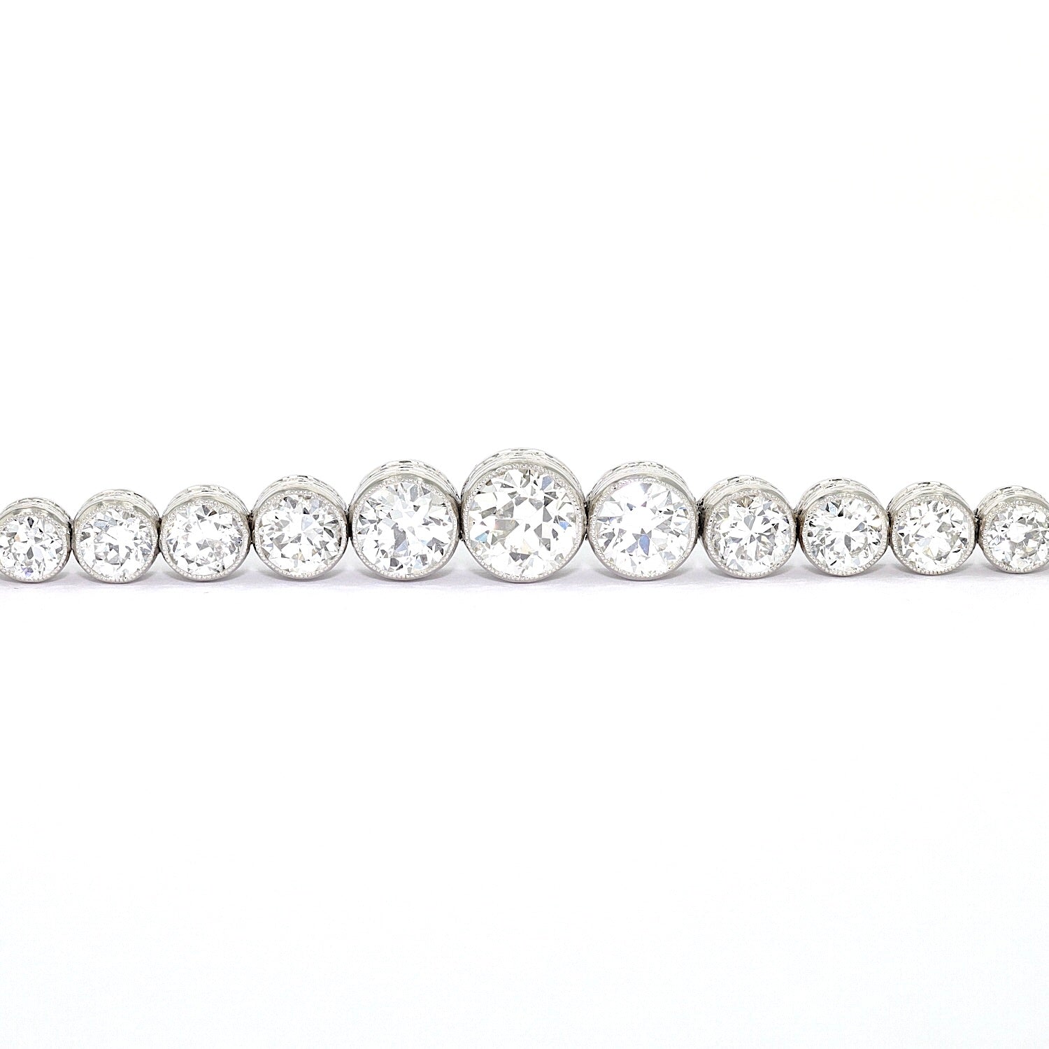 Art Deco tennis bracelet in platinum with a total of approx. 5.1 ct diamonds, close-up lying frontally