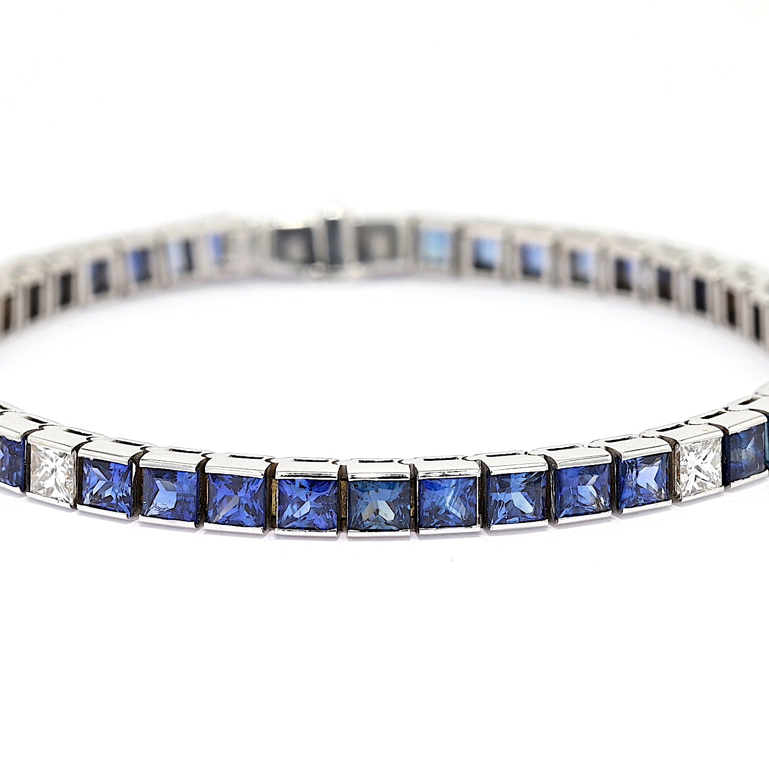 Bracelet in 750 white gold with a total of approx. 12.6 ct sapphires and approx. 1.25 ct diamonds, lying frontal close-up