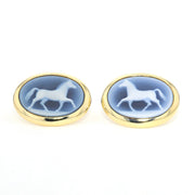 Cufflinks in 585 yellow gold with agate cameo, lying frontally