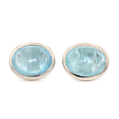 Large cufflinks in 750 white gold with aquamarine cabochons, lying frontally