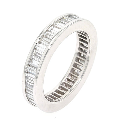 Ladies' ring in 750 white gold with baguette-cut diamonds, total approx. 3 ct, standing