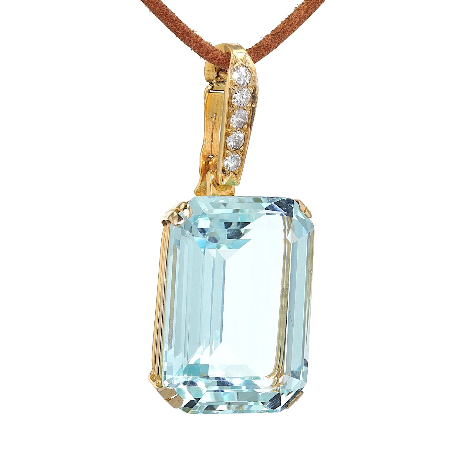 Pendant in 750 yellow gold with an aquamarine and brilliants, hanging turned to the right