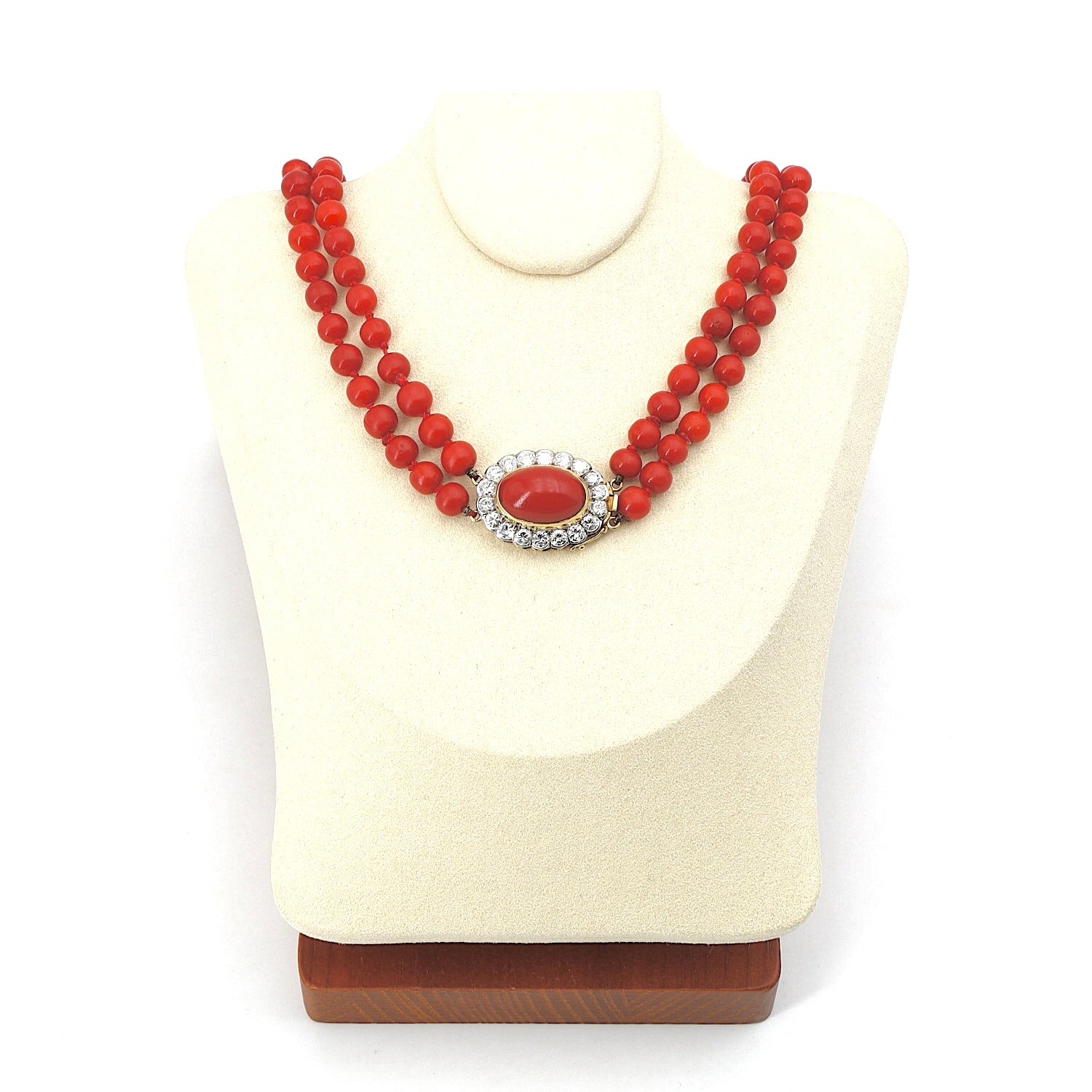 Vintage necklace with precious corals and a lock in 750 yellow gold with a total of approx. 1.8 ct brilliants, on the bust