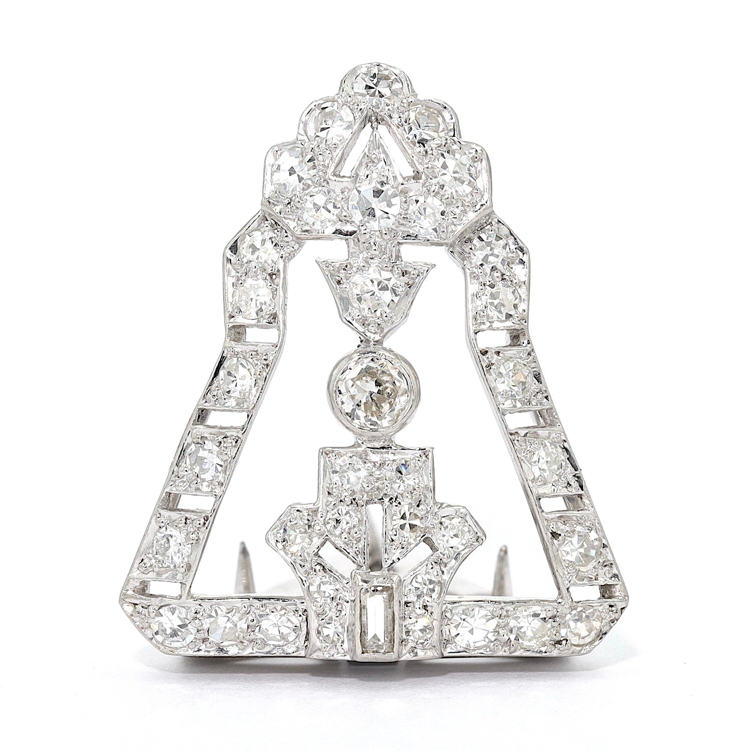 Art Deco clip - brooch in 9 ct white gold, platinum-plated with diamonds, standing frontal