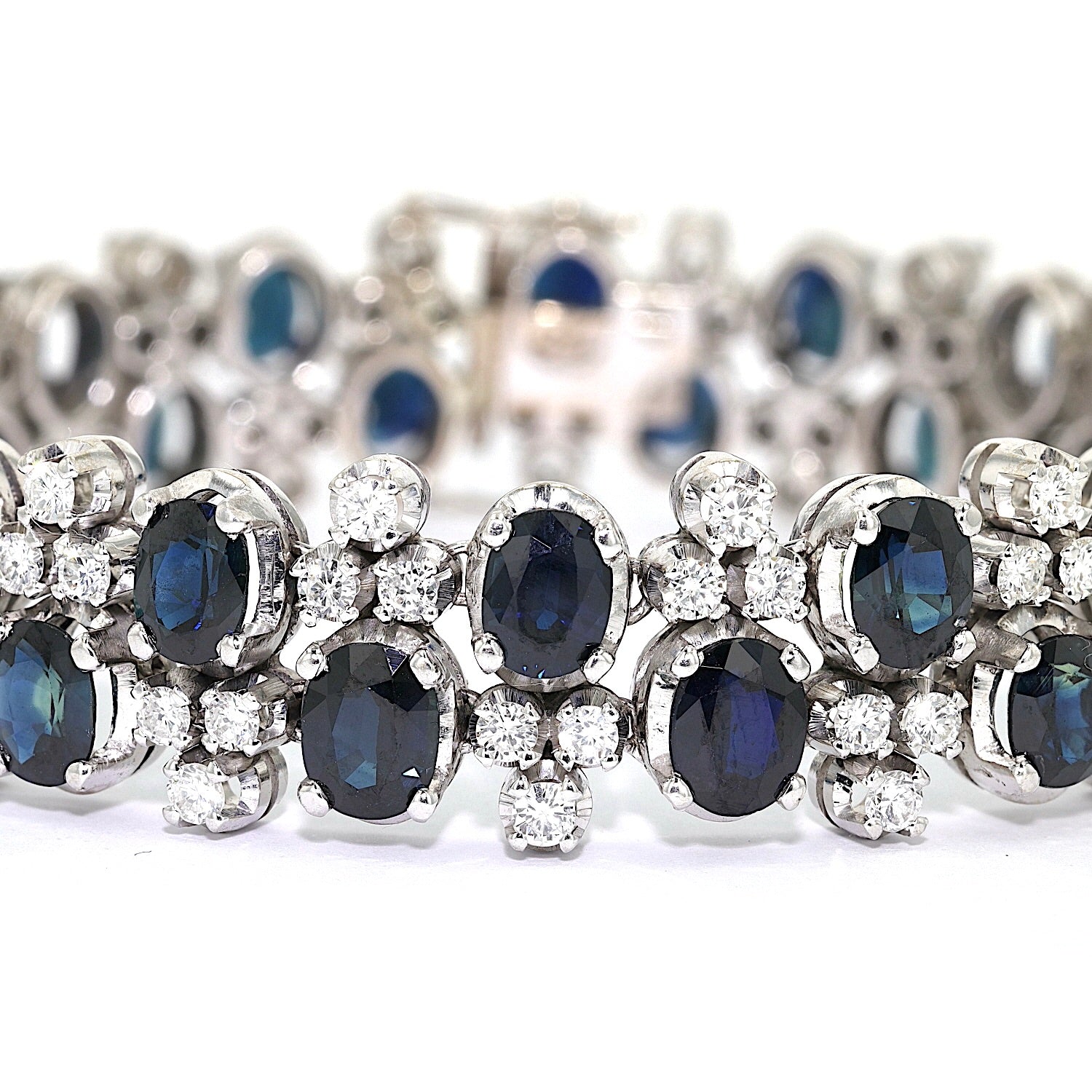 Vintage bracelet in 585 white gold with brilliants and sapphires, horizontal close-up