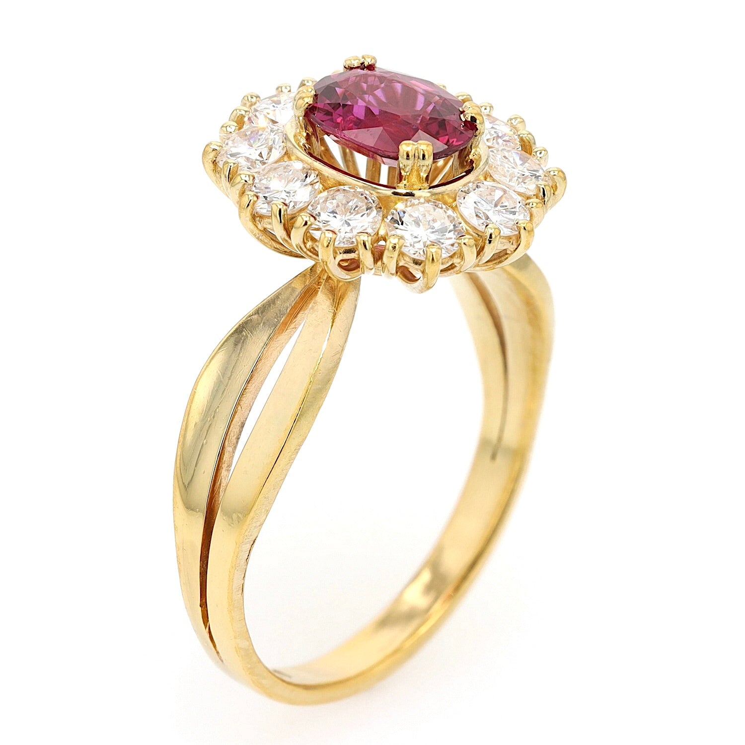 Vintage ring in 750 yellow gold with a Ruby and brilliants, standing