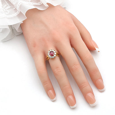 Vintage ring in 750 yellow gold with a Ruby and brilliants, on the hand