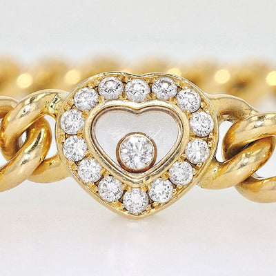 Chopard Happy Diamond Heart curb bracelet in 750 yellow gold, close-up heart