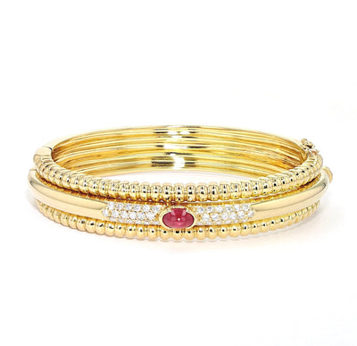 Exclusive Piaget bangle in 750 yellow gold with a Ruby and brilliants, lying frontally