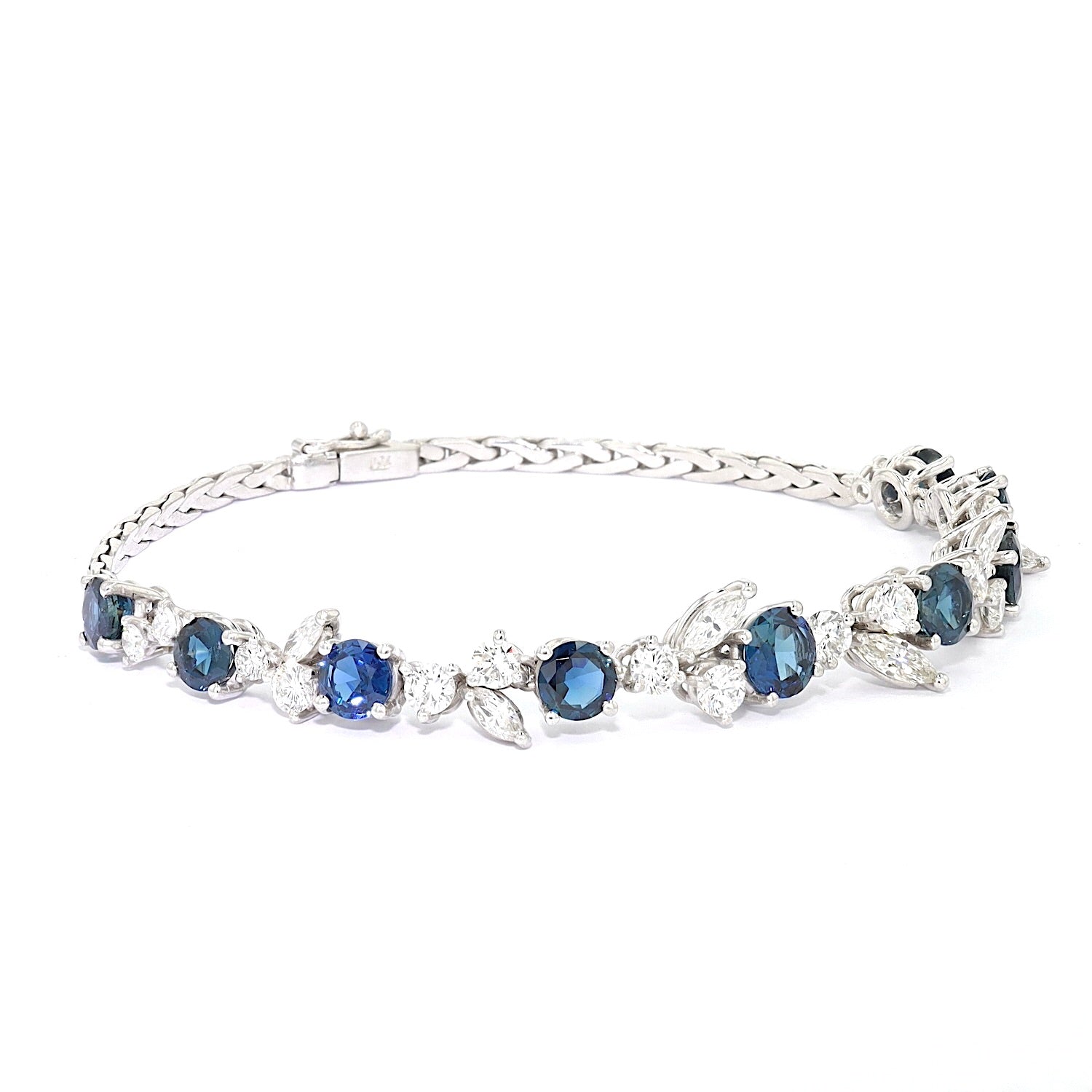 Vintage bracelet in 750 white gold with diamonds, brilliants and sapphires, turned horizontally to the right