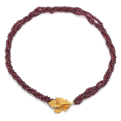 Ehinger Schwarz necklace made of rhodolite spheres and a lock in 750 yellow gold, horizontal top view