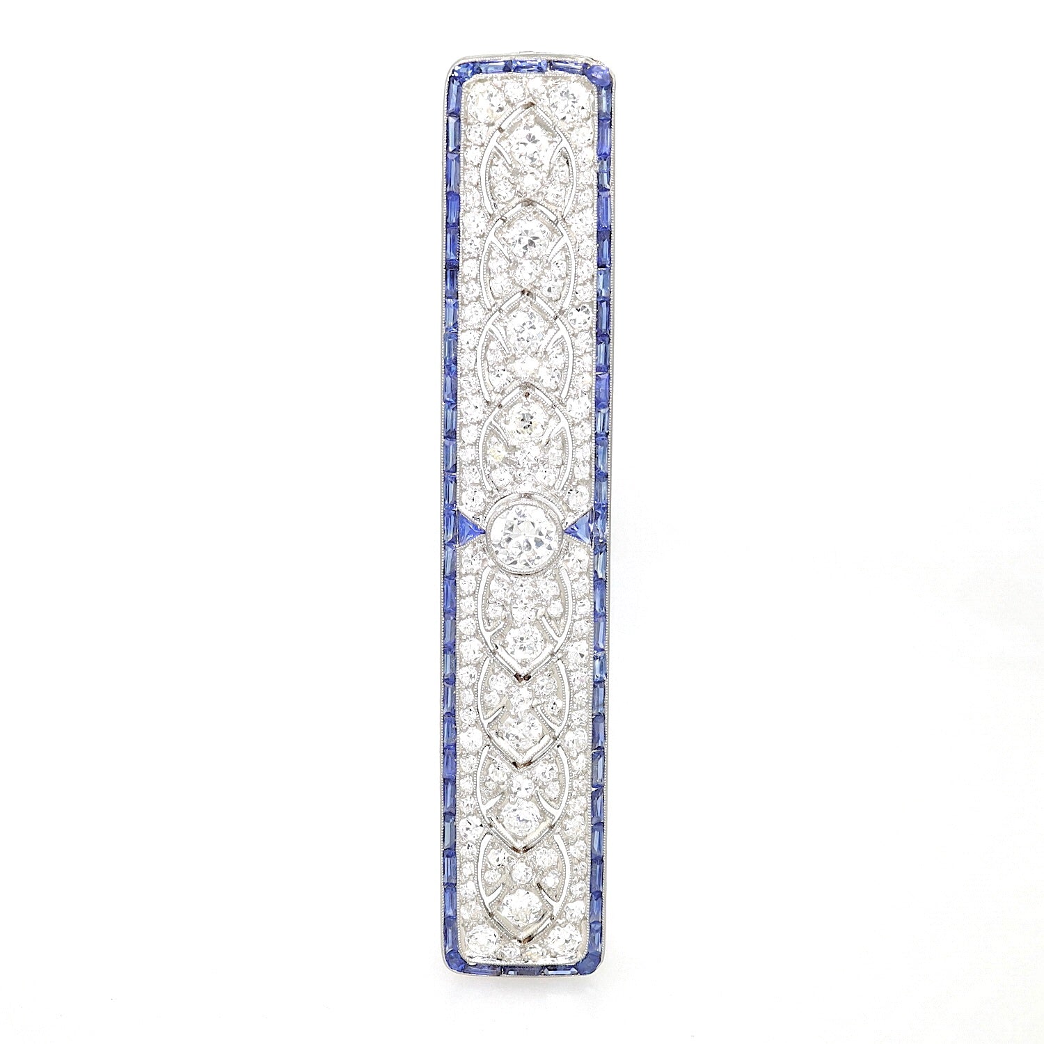 Large Art Déco brooch in 900 platinum with a total of approx. 2.7 ct diamonds and 62 sapphires, standing frontally