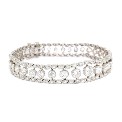 Belle Epoque bracelet, tennis bracelet in platinum with a total of approx. 6.1 ct diamonds, turned horizontally to the right