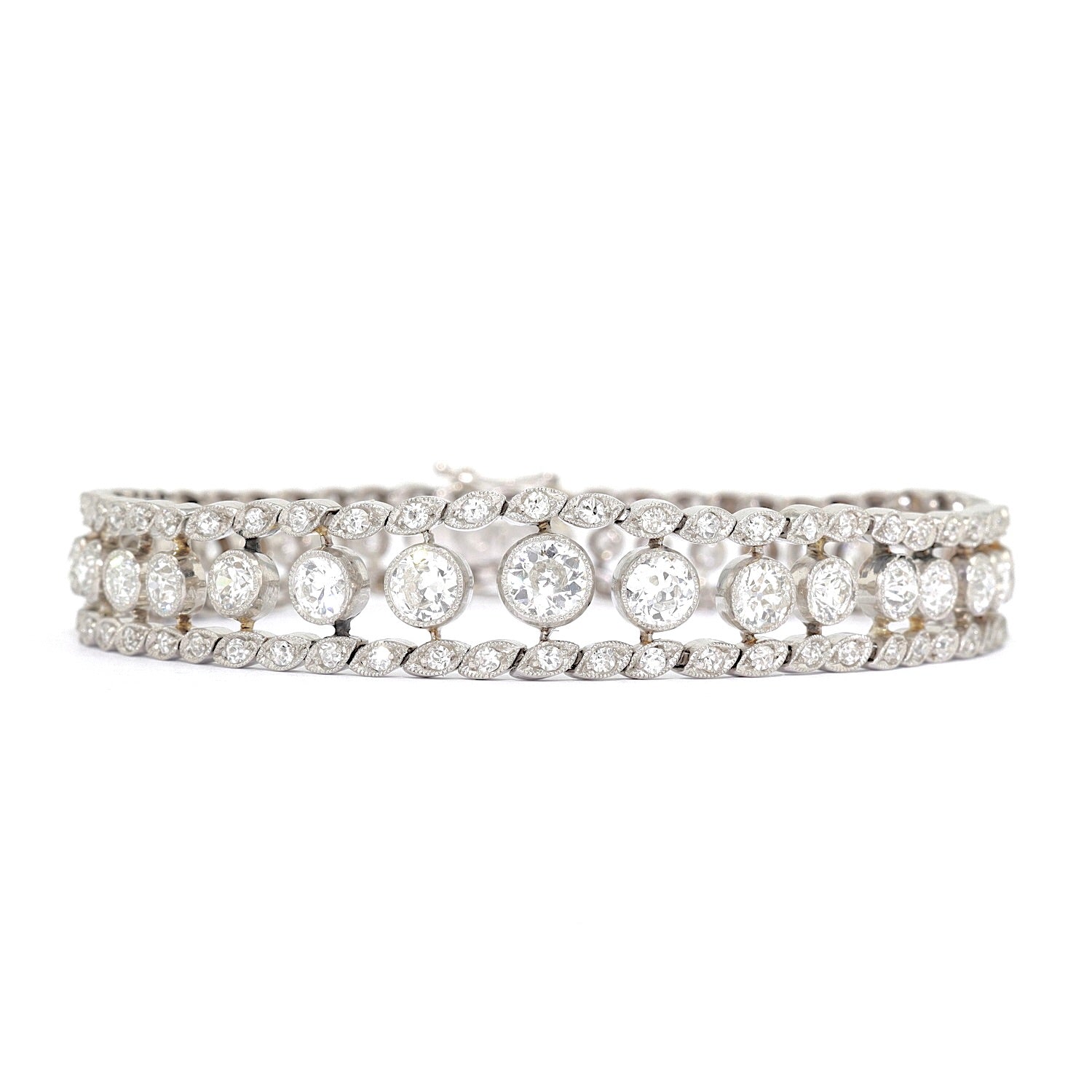 Belle Epoque bracelet, tennis bracelet in platinum with a total of approx. 6.1 ct diamonds, lying frontally