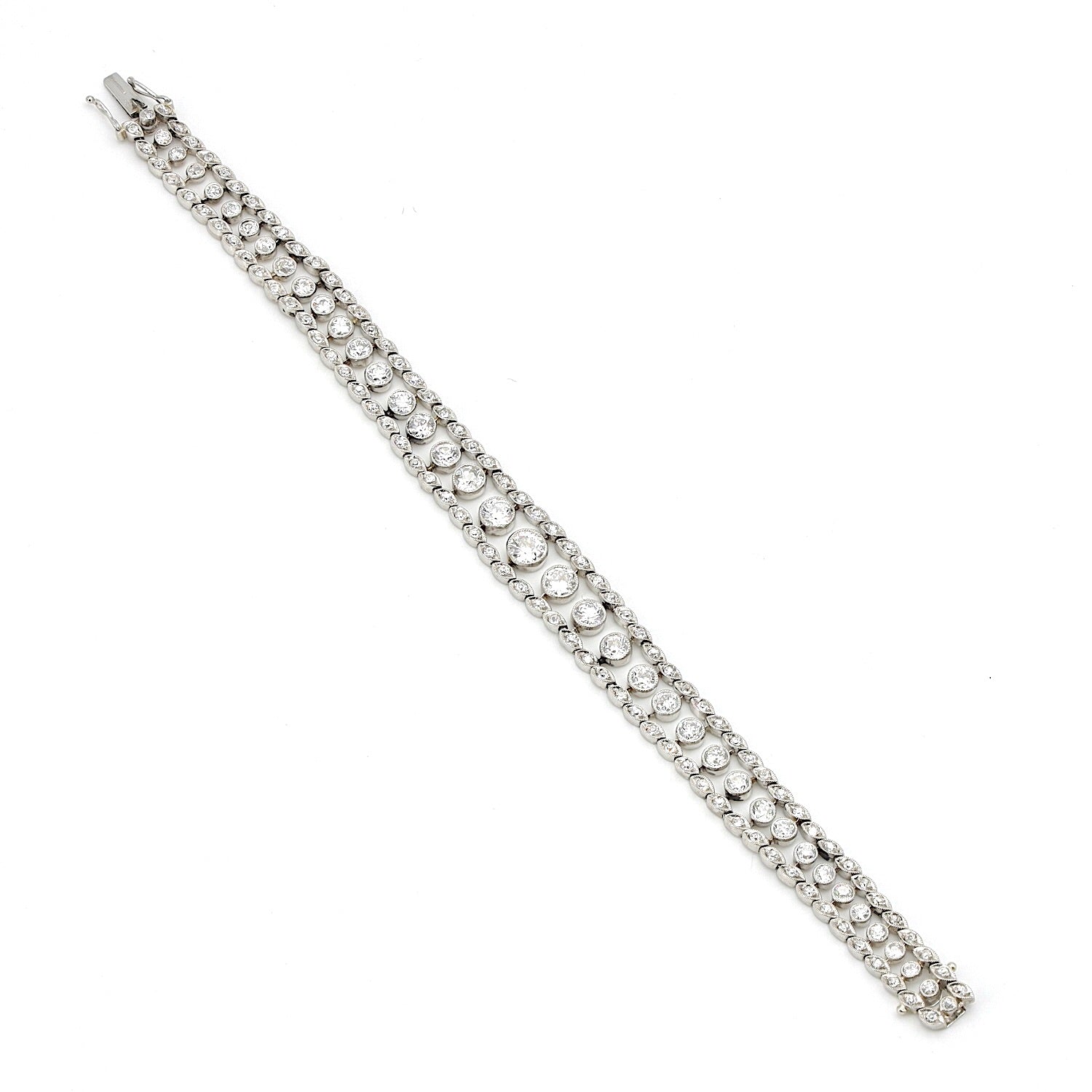 Belle Epoque bracelet, tennis bracelet in platinum with a total of approx. 6.1 ct diamonds, horizontal top view