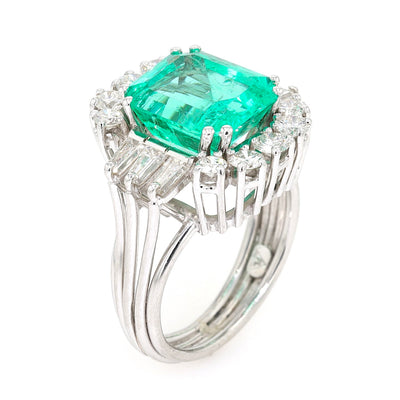 Vintage ring in platinum with a Colombian emerald approx. 5.3 ct, brilliants and diamonds, standing