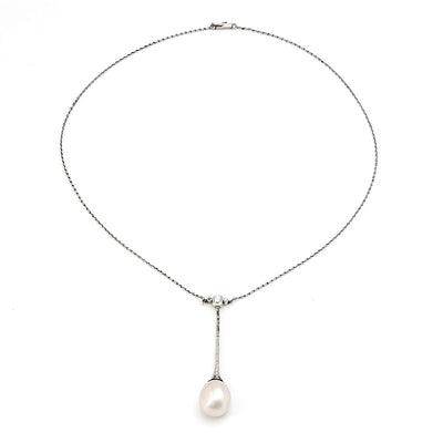 Art Deco necklace in platinum with a large natural pearl and diamonds, horizontal top view