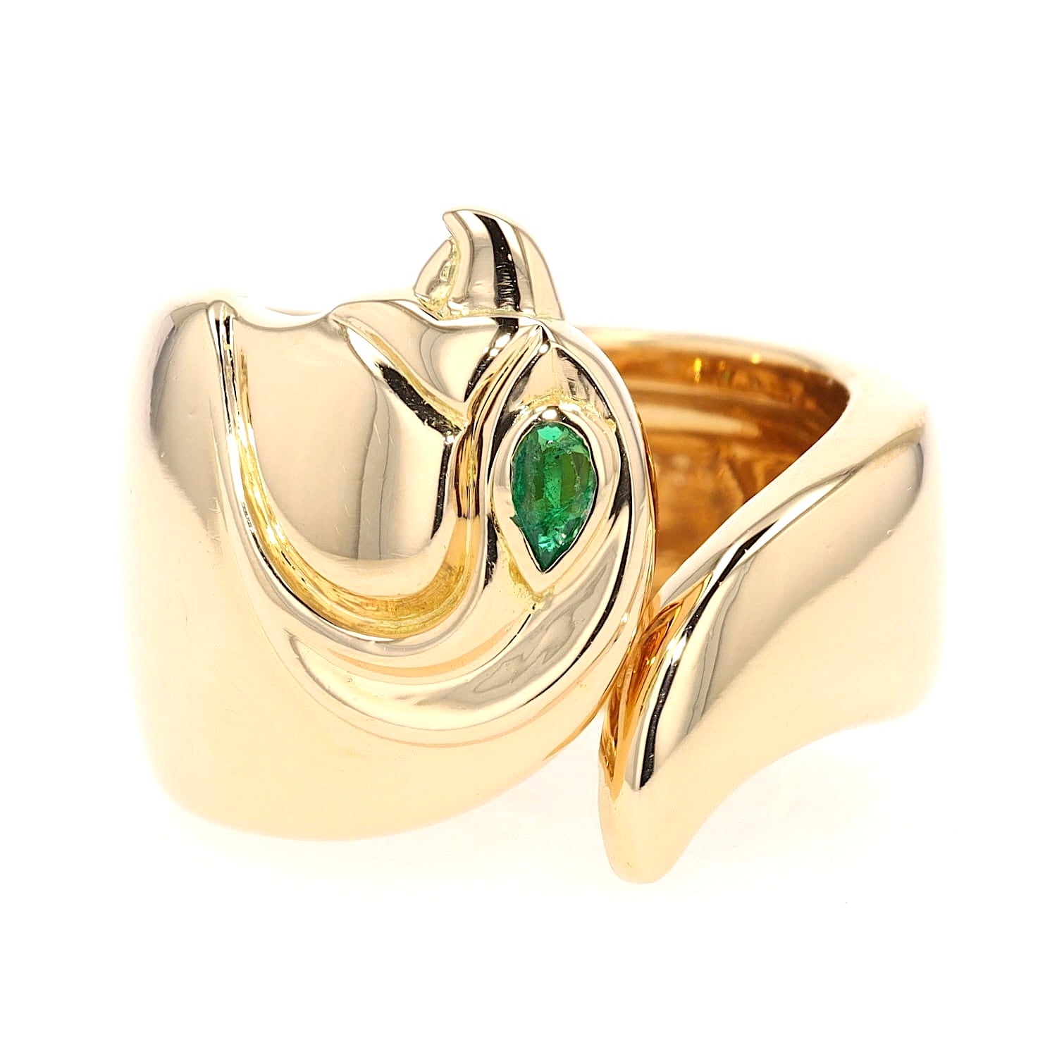 Cartier Anoubois Falcon ring in 750 yellow gold with an emerald, lying frontally