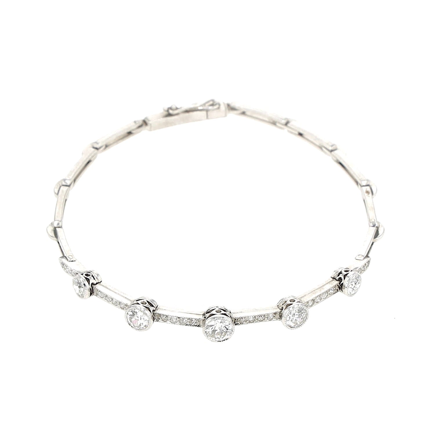 Belle Epoque bracelet in platinum with diamonds, horizontal top view