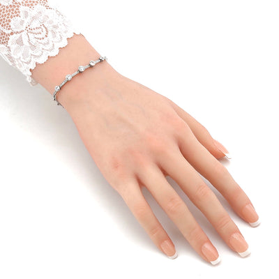 Belle Epoque bracelet in platinum with diamonds, on the arm