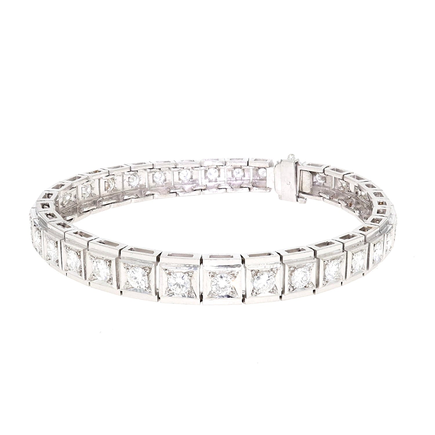 Tennis bracelet in 750 white gold with a total of approx. 3.5 ct brilliants, turned horizontally to the left