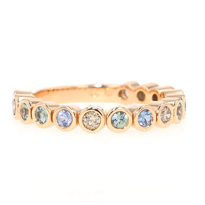 Bron Confetti ring in 750 rose gold with colorful sapphires and brilliants, turned horizontally to the right