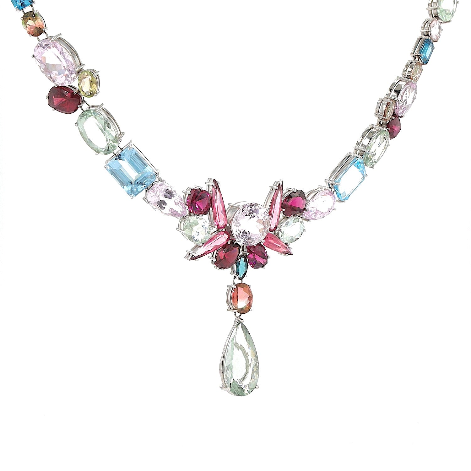 Necklace in 750 white gold with a total of approx. 156 ct of colorful gemstones, aquamarines, kunzites, montebrasites, morganites, prasiolites, rhodolites, topazes, tourmalines, hanging turned to the right