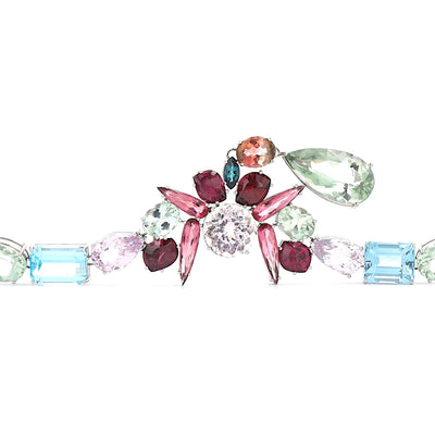 Necklace in 750 white gold with a total of approx. 156 ct of colorful gemstones, aquamarines, kunzites, montebrasites, morganites, prasiolites, rhodolites, topazes, tourmalines, close-up of middle section 1