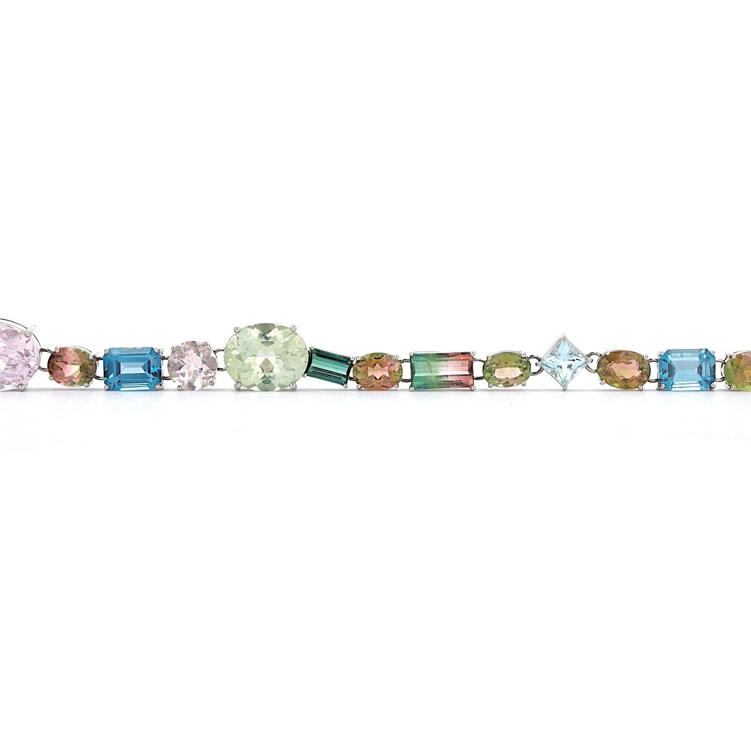 Necklace in 750 white gold with a total of approx. 156 ct of colorful gemstones, aquamarines, kunzites, montebrasites, morganites, prasiolites, rhodolites, topazes, tourmalines, close-up of middle section 2