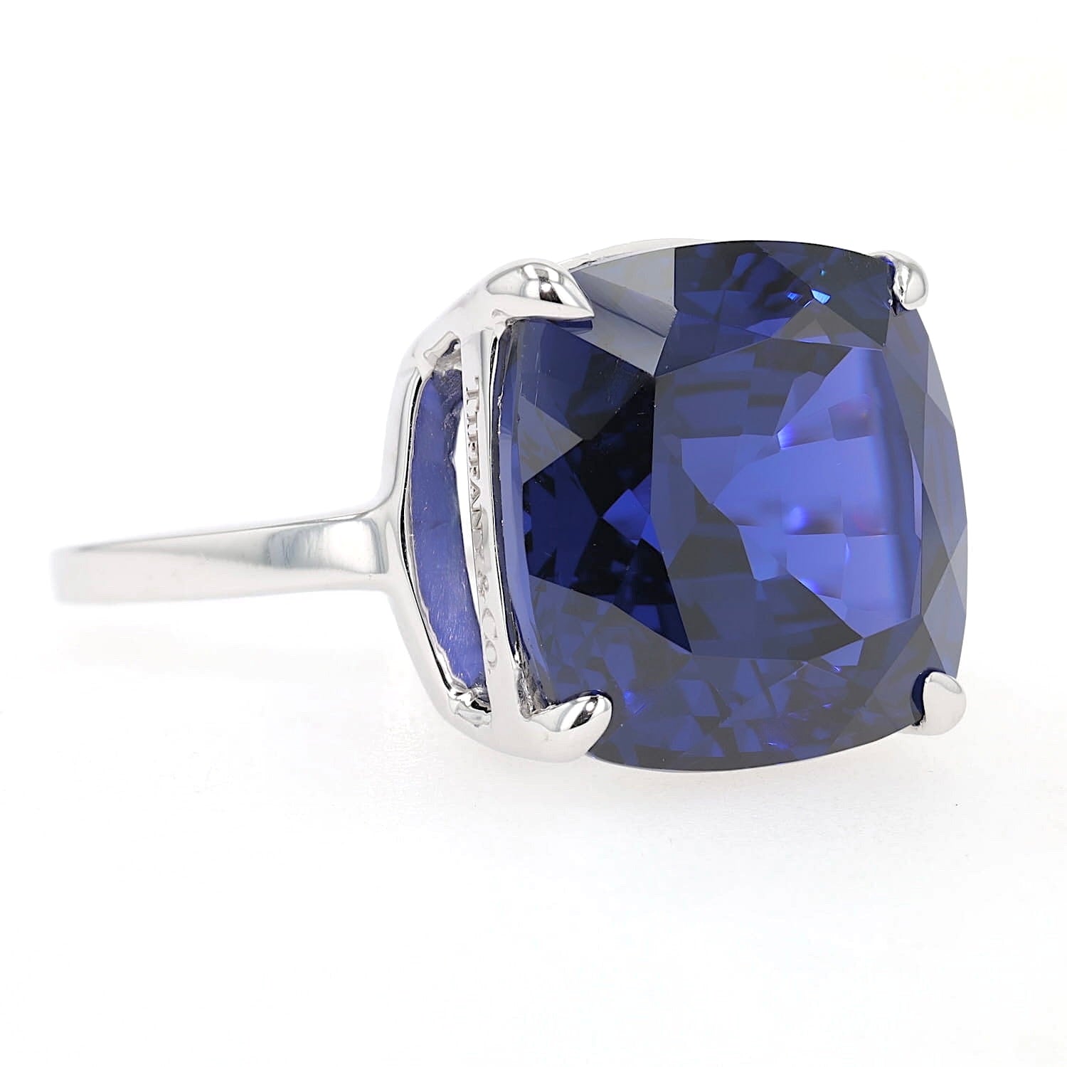 Tiffany & Co. ring in 750 white gold with a tanzanite approx. 11 ct, turned horizontally to the right