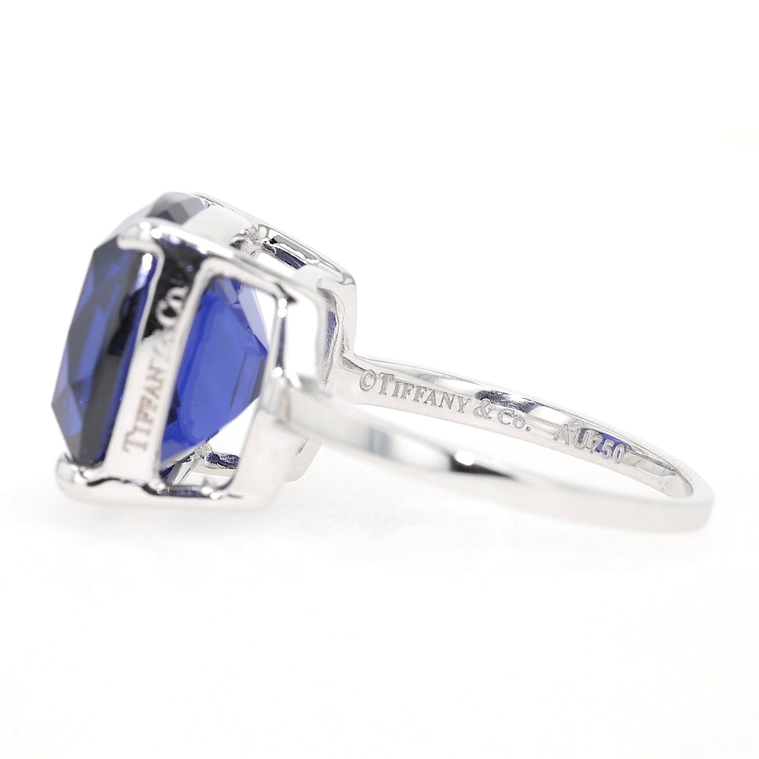 Tiffany & Co. ring in 750 white gold with a tanzanite approx. 11 ct, side view left