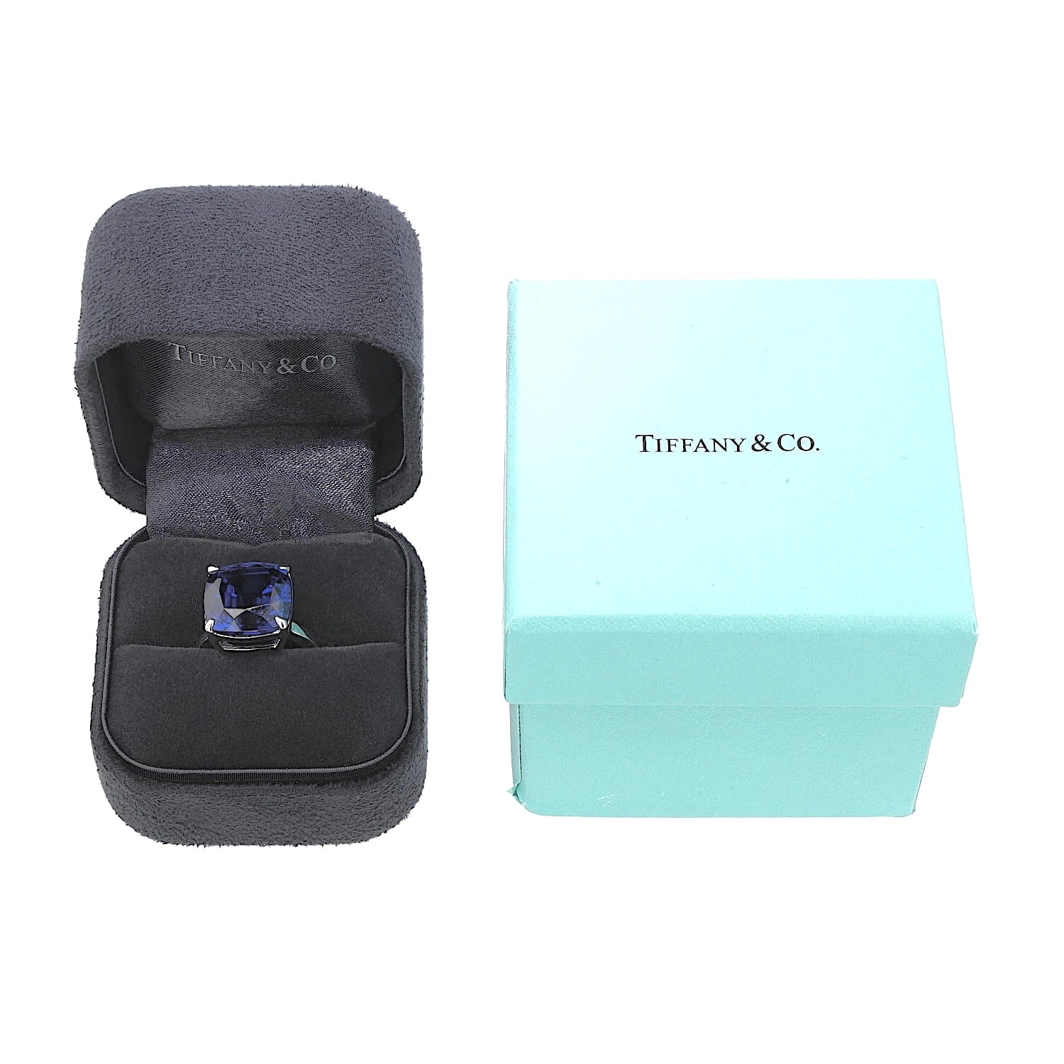 Tiffany & Co. ring in 750 white gold with a tanzanite approx. 11 ct, in original packaging