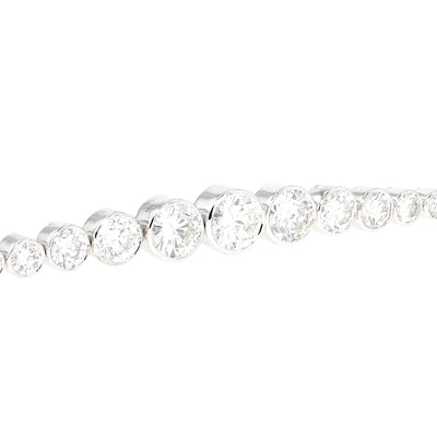 Exclusive vintage tennis bracelet in 585/750 white gold with a total of approx. 10.9 ct brilliants in very good quality, horizontal section main stones turned right