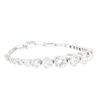 Exclusive vintage tennis bracelet in 585/750 white gold with a total of approx. 10.9 ct brilliants in very good quality, closed horizontally turned to the right